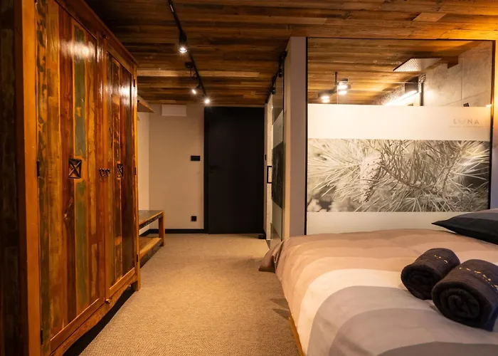 Luna Luxury - Z Sauna I Jacuzzi 斯克拉斯卡波伦巴